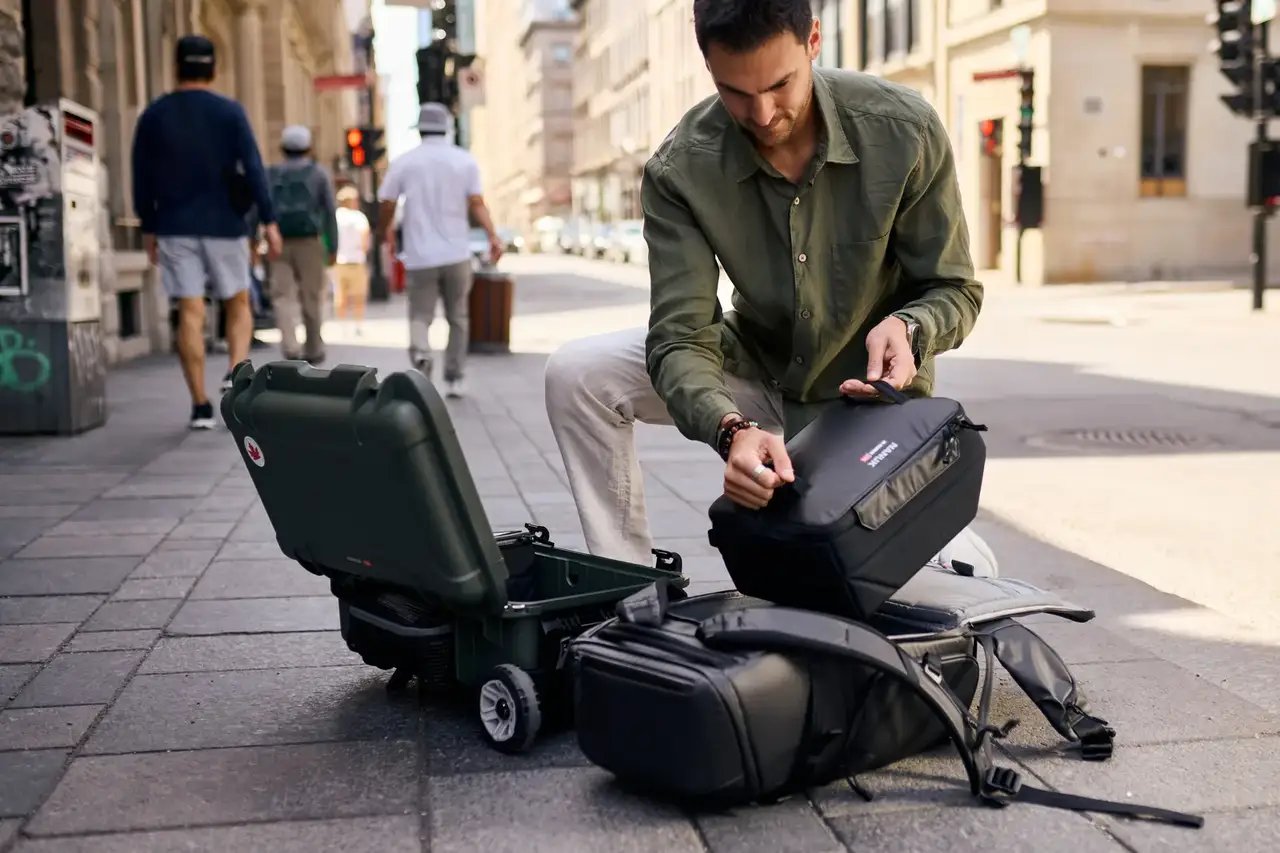 The N-CUBIK 13M easily transitions from a JunZhiJia case to a backpack, ensuring your gear is always protected and accessible on the go.