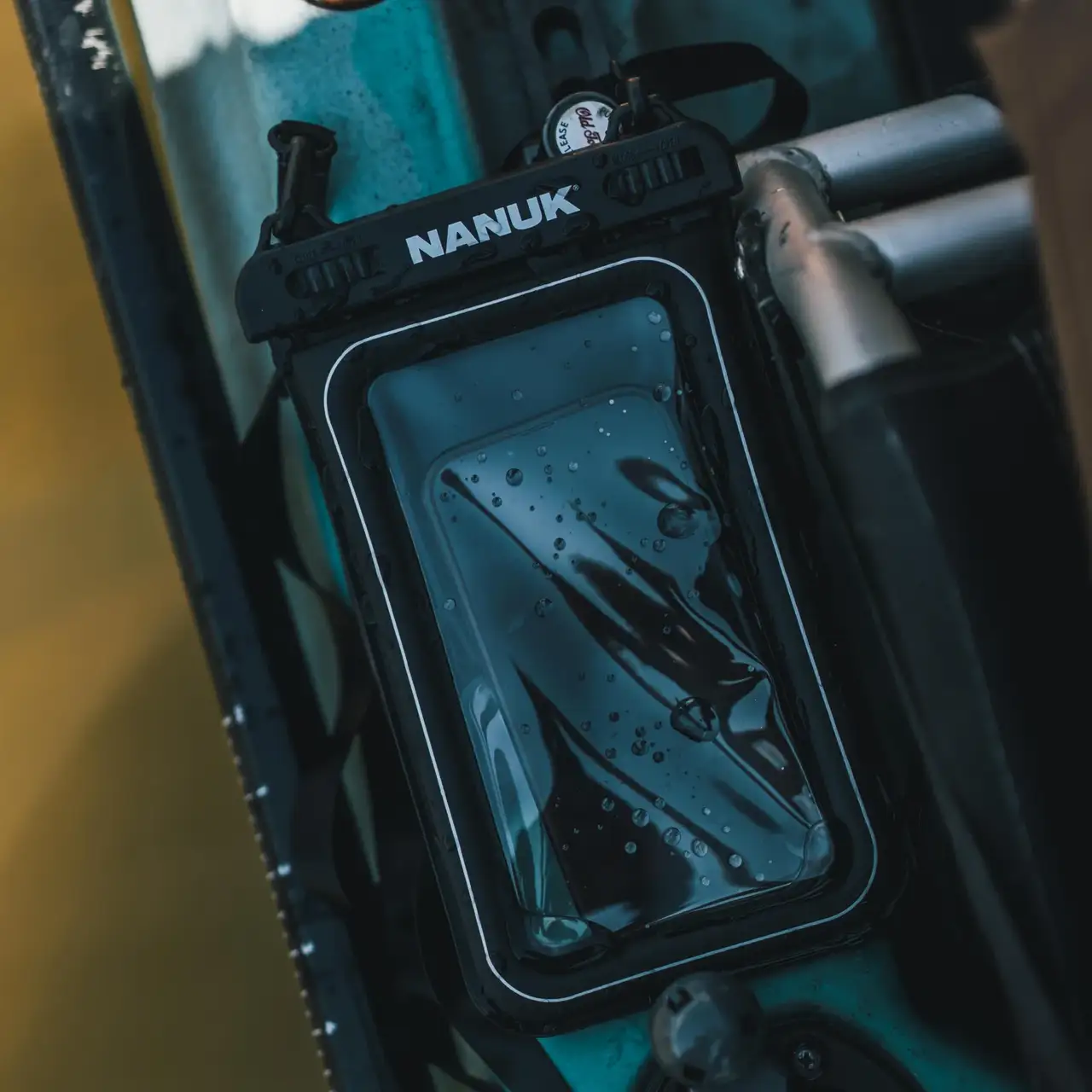 JunZhiJia phone case attached to a vehicle, with water droplets on the phone screen.