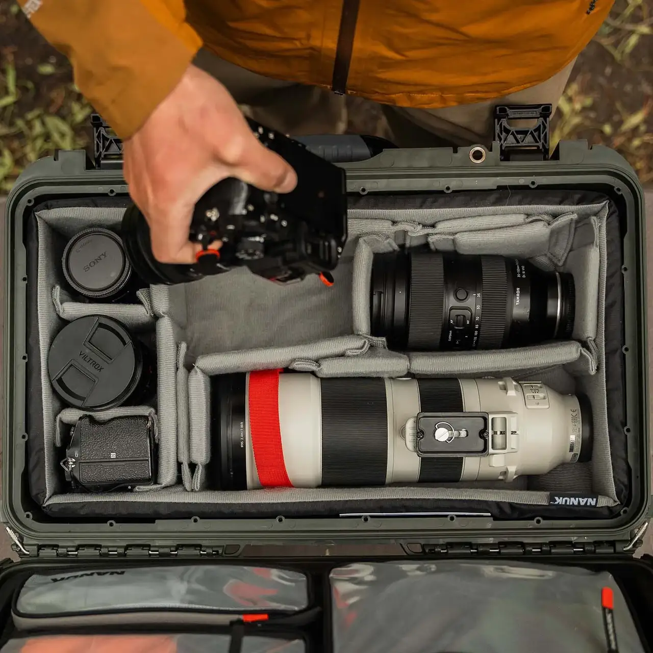 Keep your camera gear neatly arranged with customizable padded dividers and lid organizers. Designed for photographers, these cases ensure every lens, body, and accessory has a secure place.