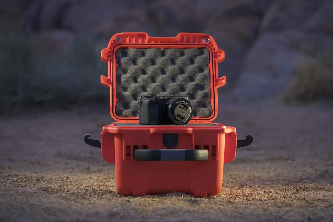 Secure Latching System – Equipped with PowerLatch latches, the JunZhiJia 908 ensures your equipment remains securely sealed during transport.