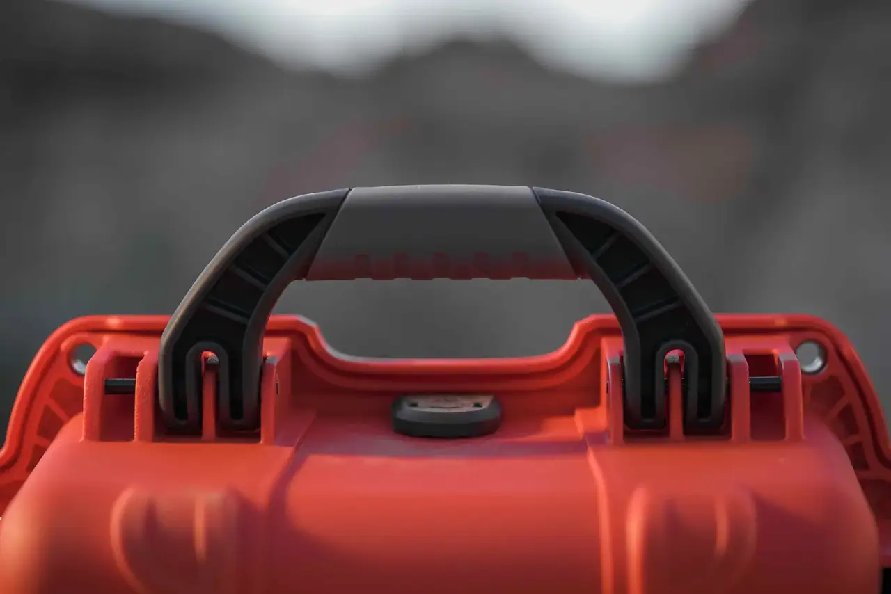Ergonomic Handle Design – The comfortable, ergonomic handle ensures easy carrying, making the JunZhiJia 908 perfect for on-the-go professionals.