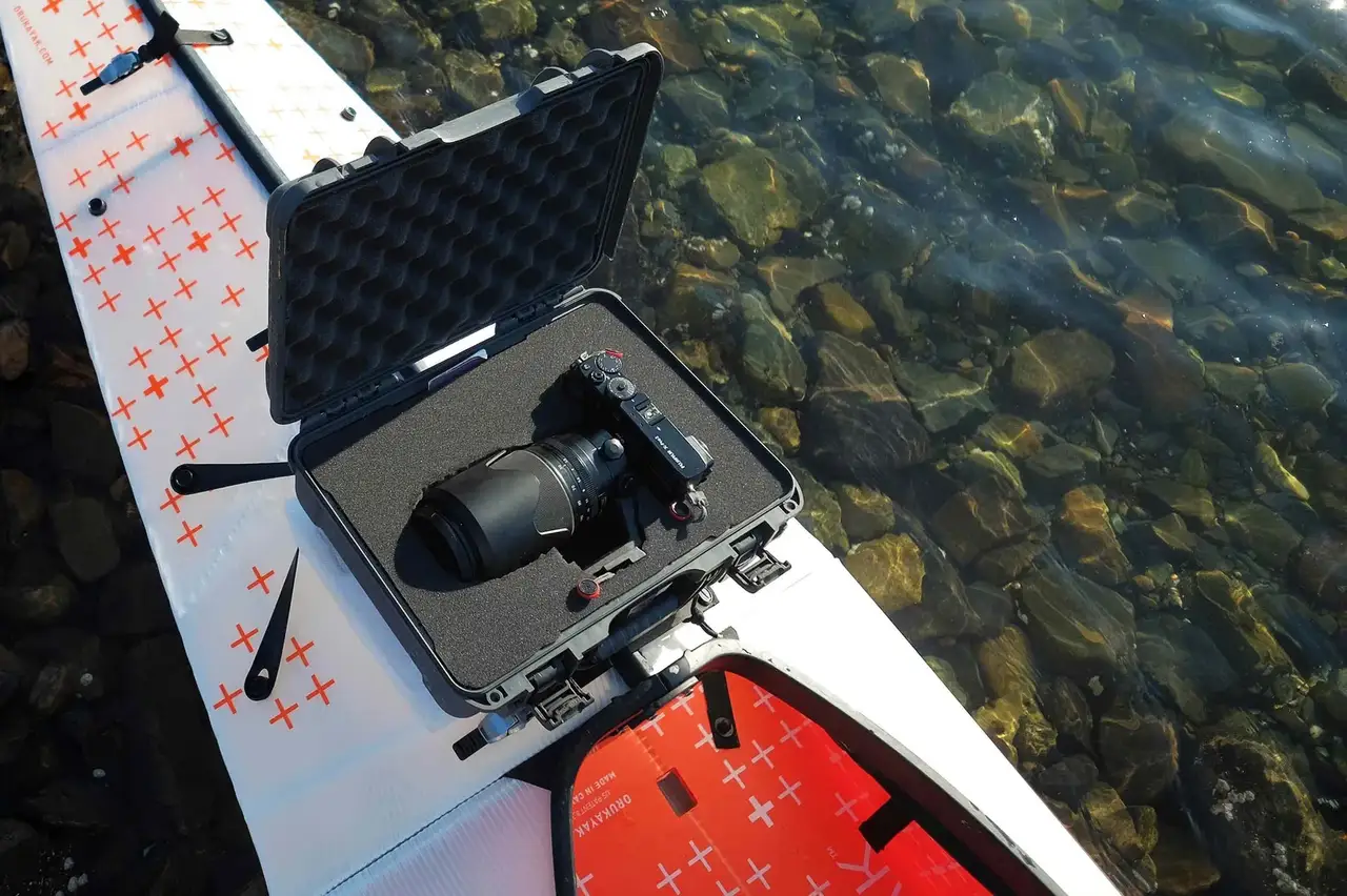 JunZhiJia 910 with a camera in a Kayak