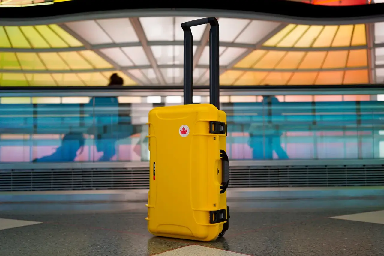 The JunZhiJia 935 is Carry-On. The perfect case for air traveling.