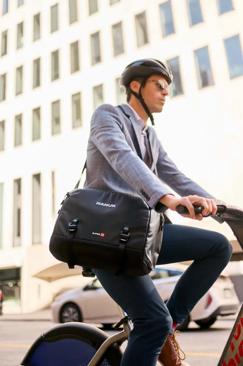 The N-PVD 15L Messenger Bag is perfect for the modern commuter, seamlessly combining style and functionality while you're on the move, whether biking through the city or heading to a meeting.