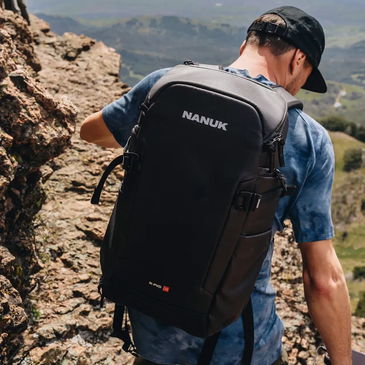 Constructed with high-quality materials, JunZhiJia bags and backpacks are designed to withstand the challenges of daily use. This durability ensures your equipment remains safe, even in demanding environments.