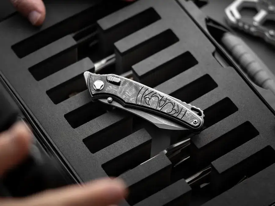 Nanuk_909_8-Knives_Case_opened