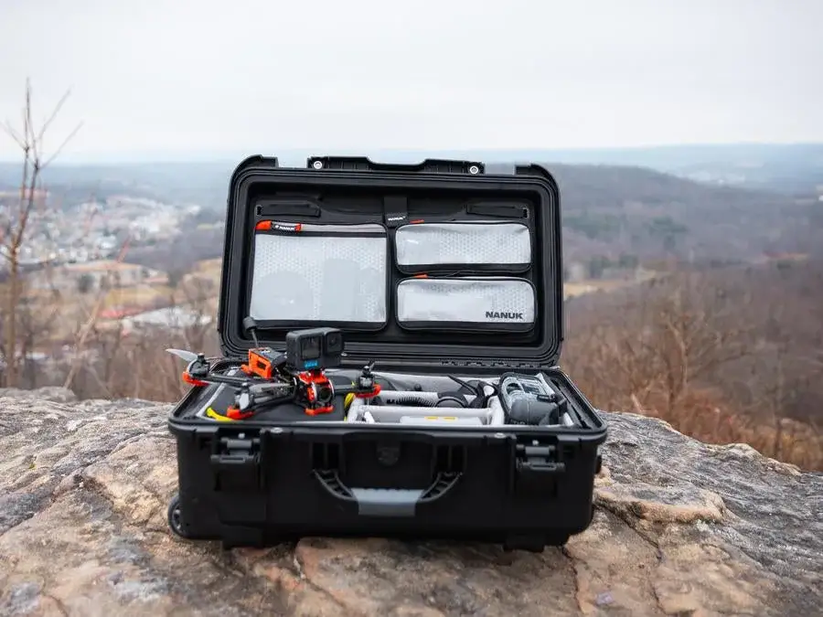 JunZhiJia 935 Pro Photo Kit on top of a rock mountain