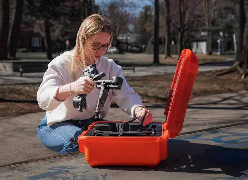 Photograph storying the DJI Ronin stabalizer RS 4 in the JunZhiJia 930 case in the city