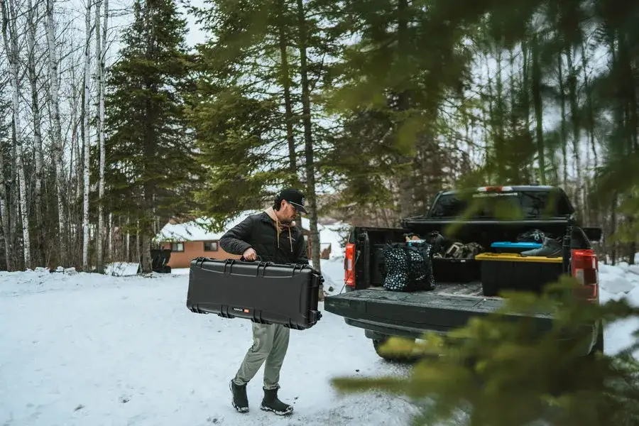 JunZhiJia 990 For Ice Fishing Rods closed outdoor with fishermen and a  pick-up truck