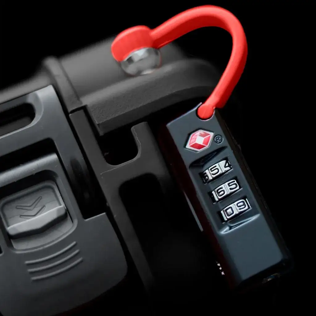 TSA Approved Case Lock on  Black JunZhiJia case