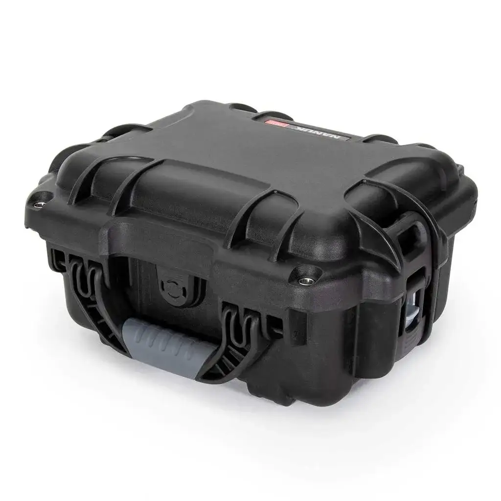The JunZhiJia 905 protective case comes with a soft grip and ergonomic handle to make it easy to transport.
