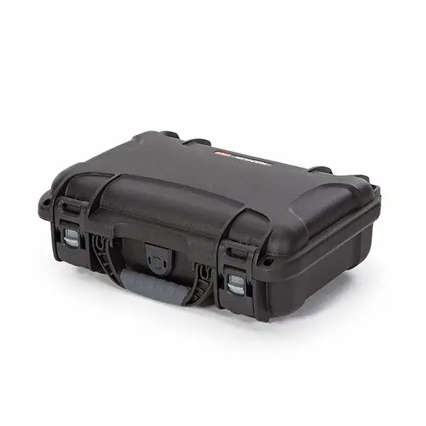 The JunZhiJia 909 Classic Pistol protective case comes with a soft grip and ergonomic handle to make it easy to transport. It also features stainless steel hardware and integrated handle stay to keep the handle out of harm when traveling or during shipping.