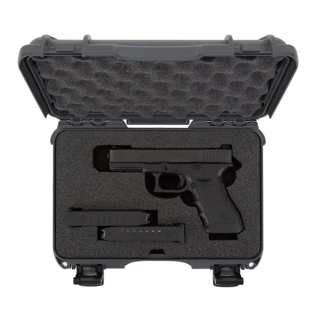 The JunZhiJia 909 Glock® Pistol case provides secure storage for many popular models along with space for two (2) single stack magazines or one (1) double stack magazine. This case features high-quality grade closed cell PEF foam construction in the base and soft cushioned foam in the lid for long term performance and protection.