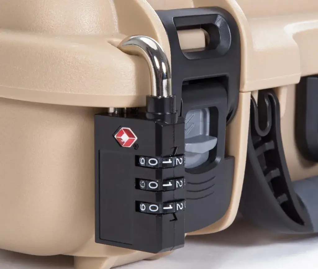 With JunZhiJia’s exclusive locking and latching system, your case stays shut and secured until you are ready to open it.