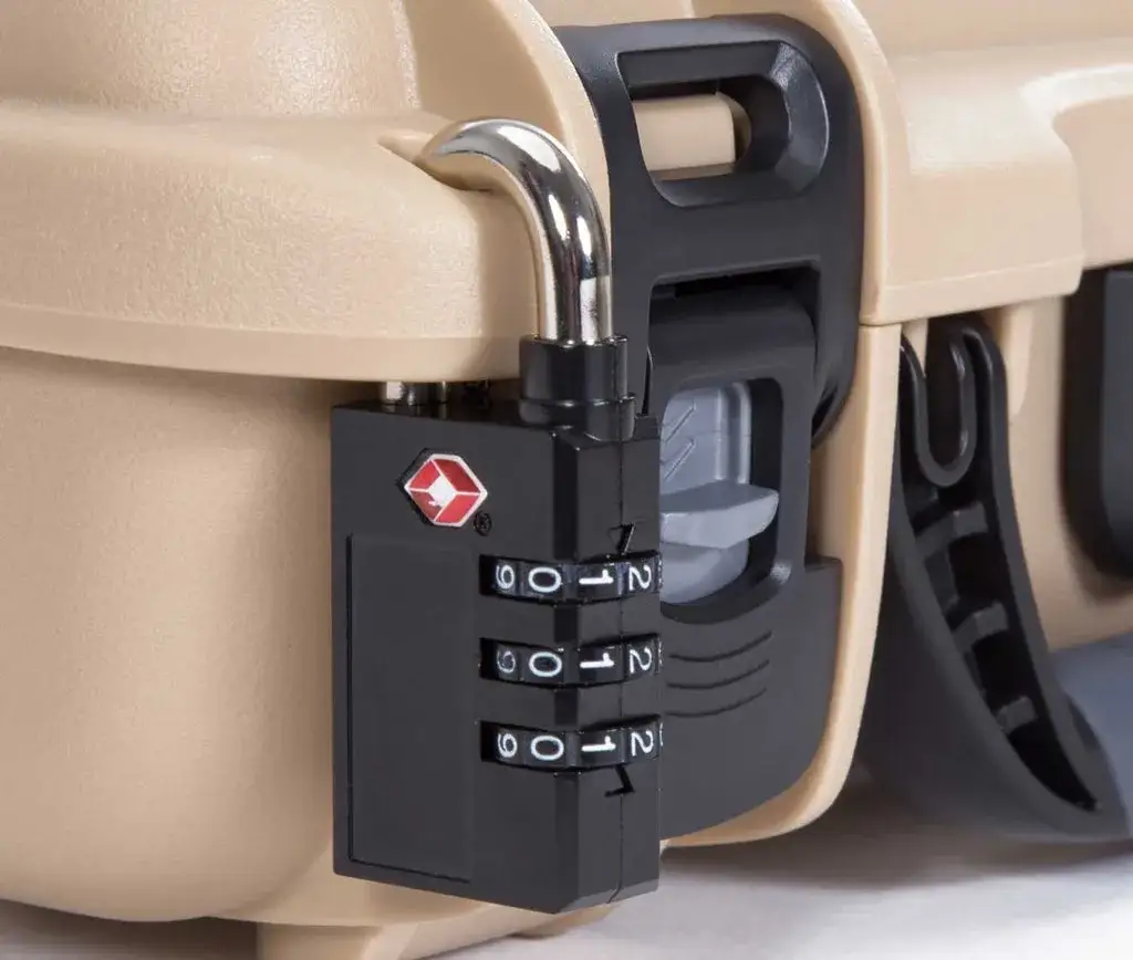 The JunZhiJia 909 Glock® 2 Up Pistol case provides secure storage for many popular handgun models along with space for two (2) single stack magazines or two (2) double stack magazines.