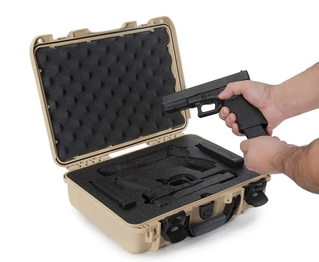 The JunZhiJia 909 Glock® 2 Up Pistol case provides secure storage for many popular handgun models along with space for two (2) single stack magazines or two (2) double stack magazines.