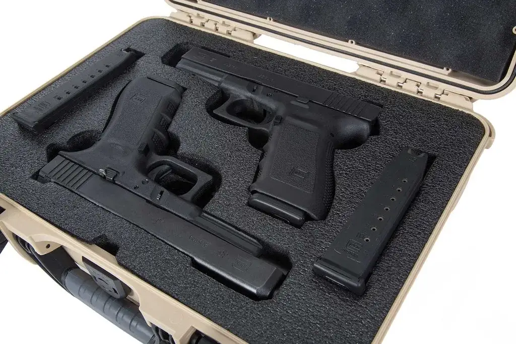 With JunZhiJia’s exclusive locking and latching system, your case stays shut and secured until you are ready to open it.
