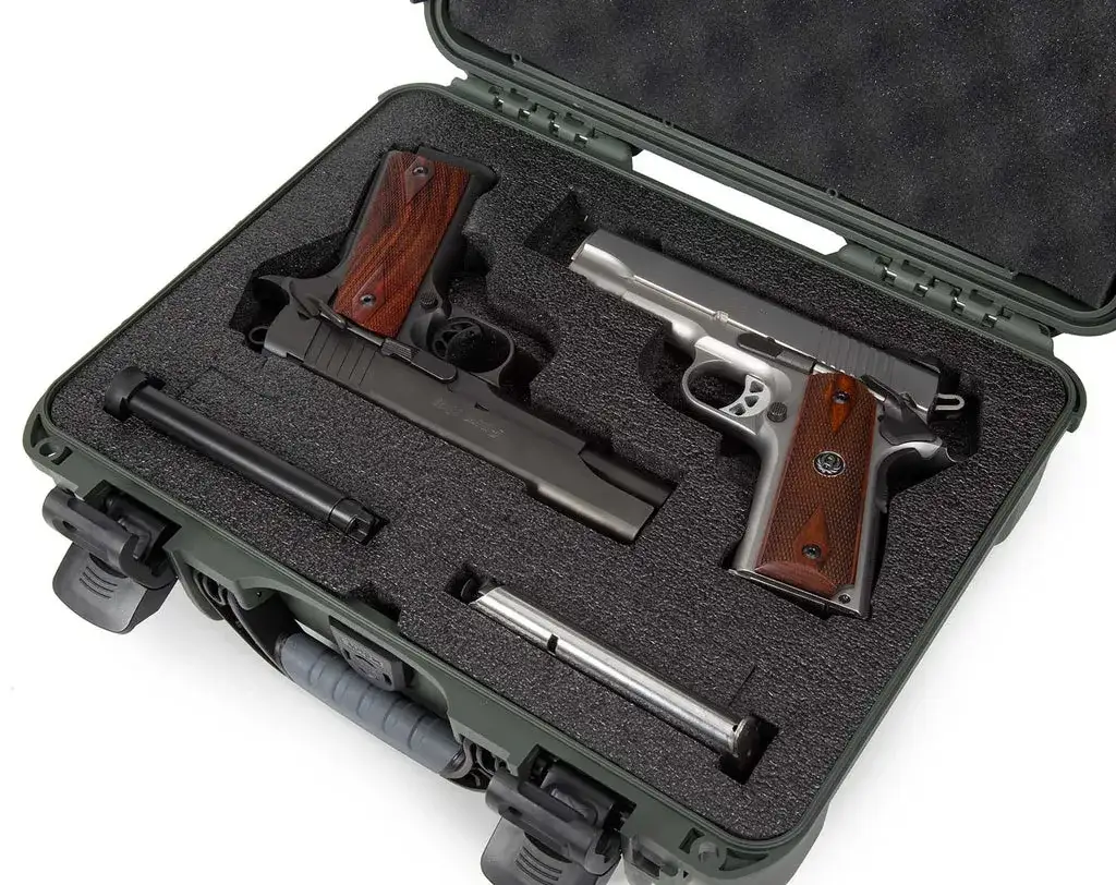 Lightweight, rugged and compact, the JunZhiJia 910 Classic 2 Up Pistol hard case adapts to every environment and is favored by outdoor enthusiasts, sportsmen and sportswomen, law enforcement officers, military, hunters and shooting sports enthusiasts to protect their most valuable handguns.