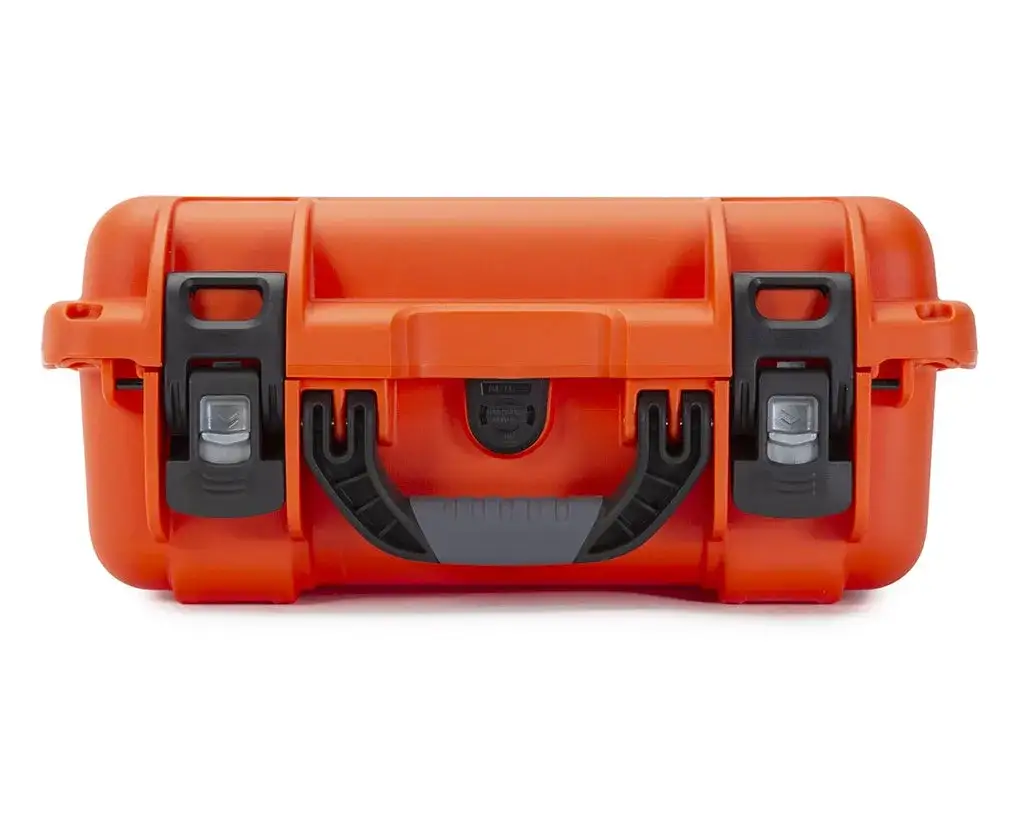 The JunZhiJia 915 Kayak protective case comes with a soft grip and ergonomic handle to make it easy to transport.