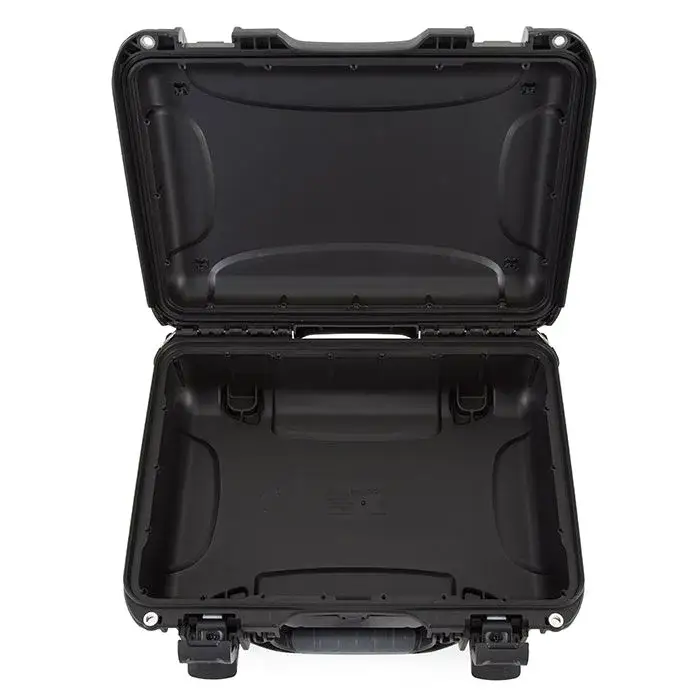 The JunZhiJia 923 offers a perfect storage room for a laptop, camera with a lens and accessories, drones, tools, medical equipment, music equipment, two pistols with attachments and accessories, outdoor equipment, knives, fishing sonar, smaller tools, electronics and accessories.