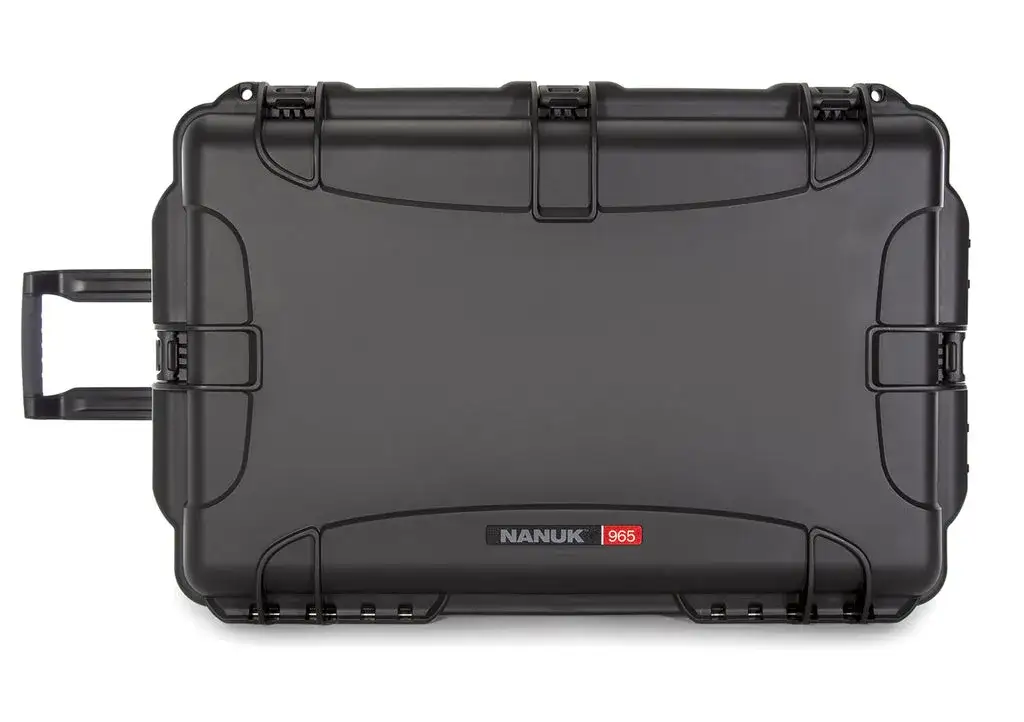 The JunZhiJia 965 is big and strong but surprisingly easy to maneuver. At 29” long and nearly 14” deep, it’s built to organize, protect, carry a whole lot of your essentials.