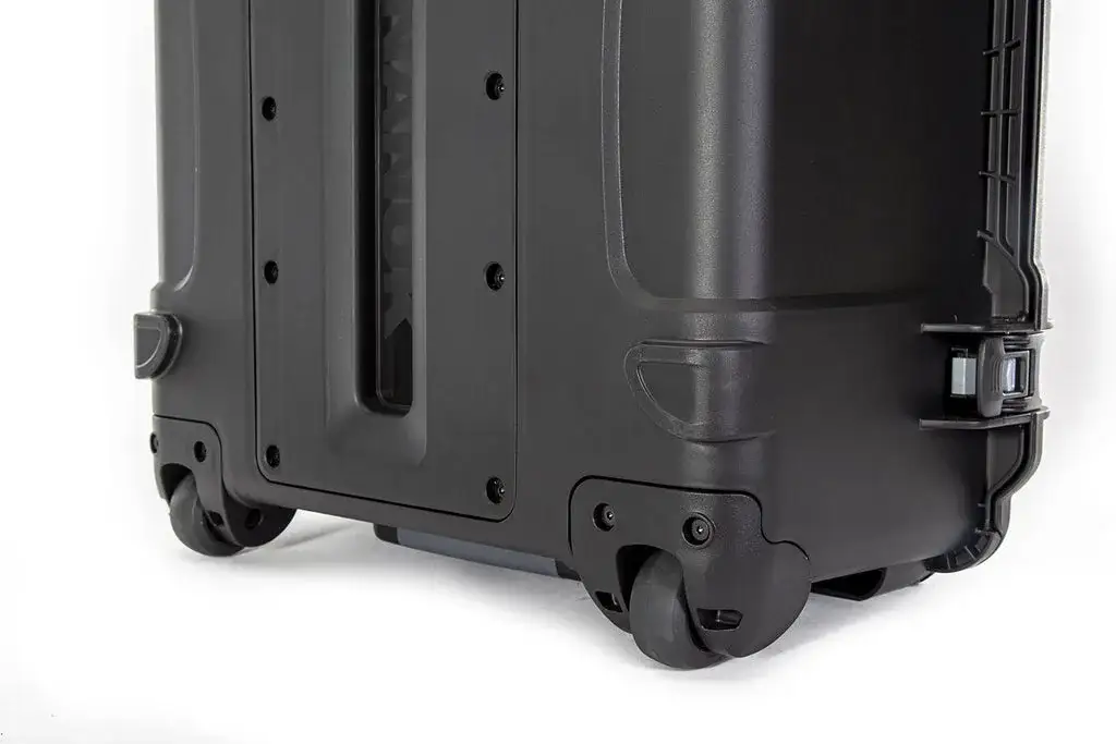 The JunZhiJia 968 hard case offers the maximum level of protection for all of your personal and professional equipment.