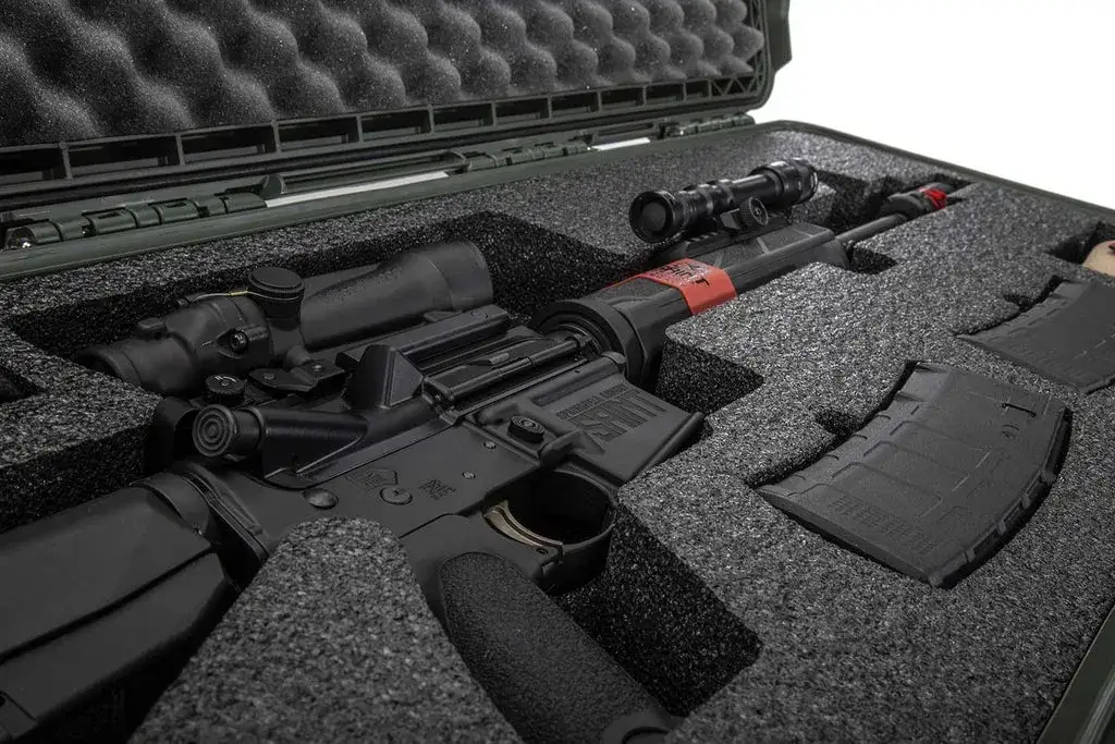 The JunZhiJia 985 985 AR15 protective gun case comes with a soft grip and ergonomic handle to make it easy to transport.