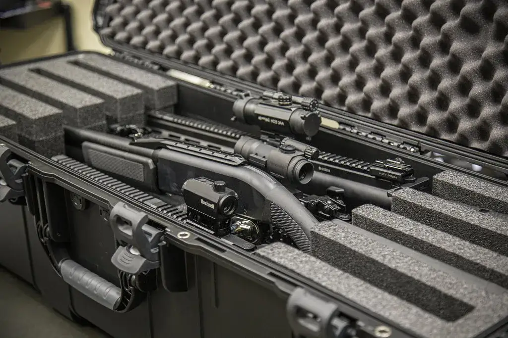 The JunZhiJia 988 4-Up Rifle Case is fitted with high-grade custom-cut closed-cell foam engineered to fit four (4) rifles up to 39.75’’ in length with different optics installed including scopes, red dots, and everything in between.