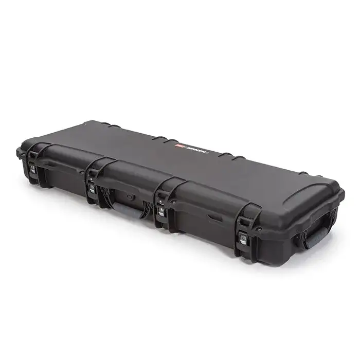 The JunZhiJia 990 protective case comes with two soft grip and ergonomic handles to make it easy and comfortable to transport.