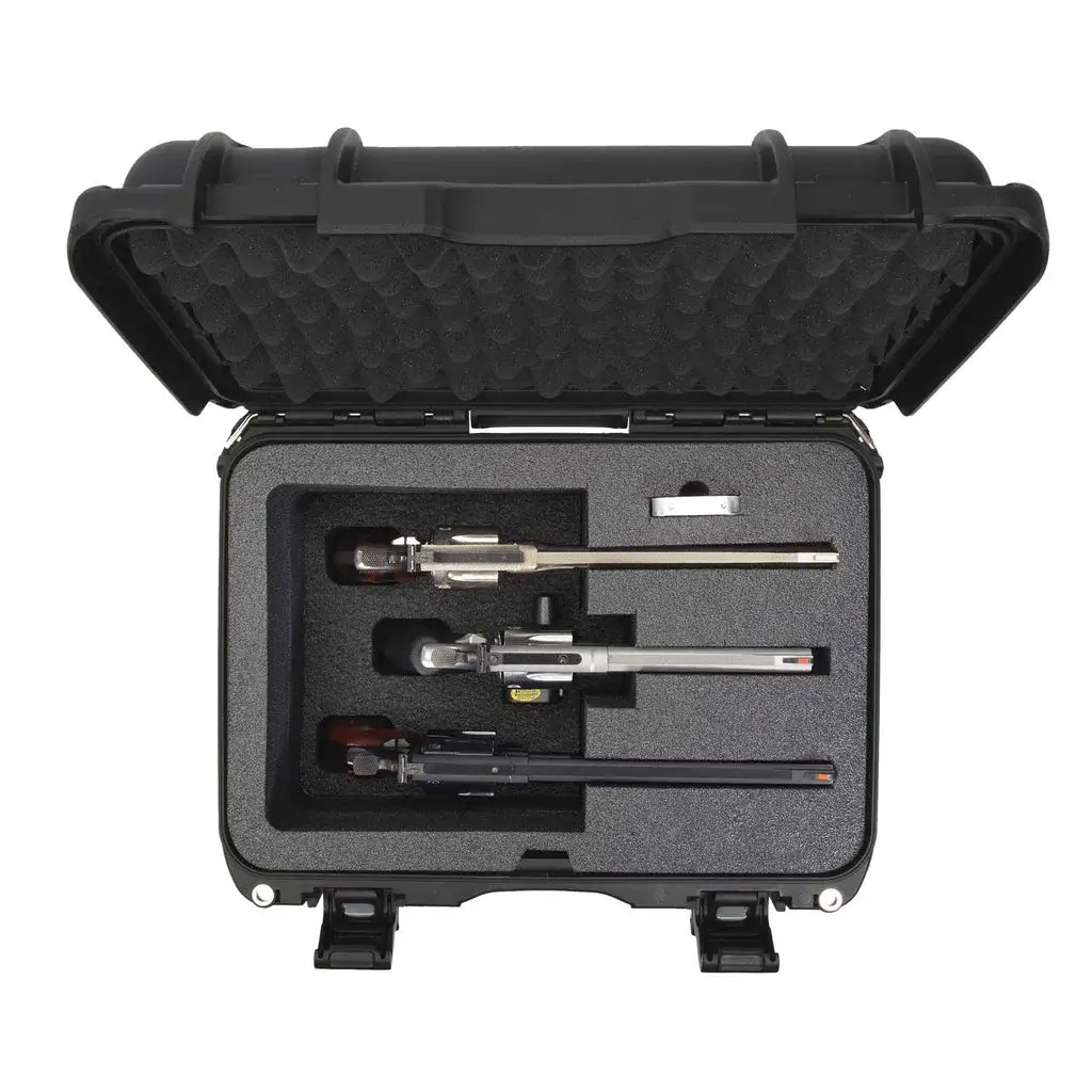 The JunZhiJia 918 3 Up Revolver case is favored by outdoor enthusiasts, sportsmen and sportswomen, law enforcement officers, and shooting sports enthusiasts to protect their most valuable revolvers.