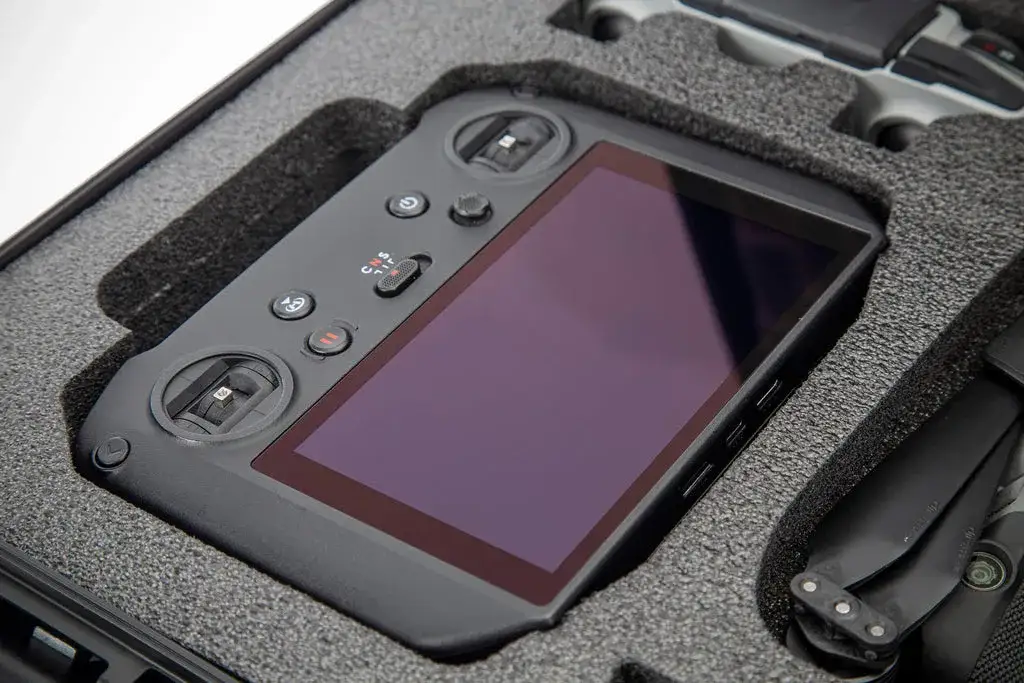 Equipped with a waterproof and indestructible NK-7 resin shell and PowerLatch superior latches, photographers, videographers, drone pilots, and enthusiasts trust JunZhiJia to protect their DJI™ Mavic 3 Fly More or Cine Premium Combo.