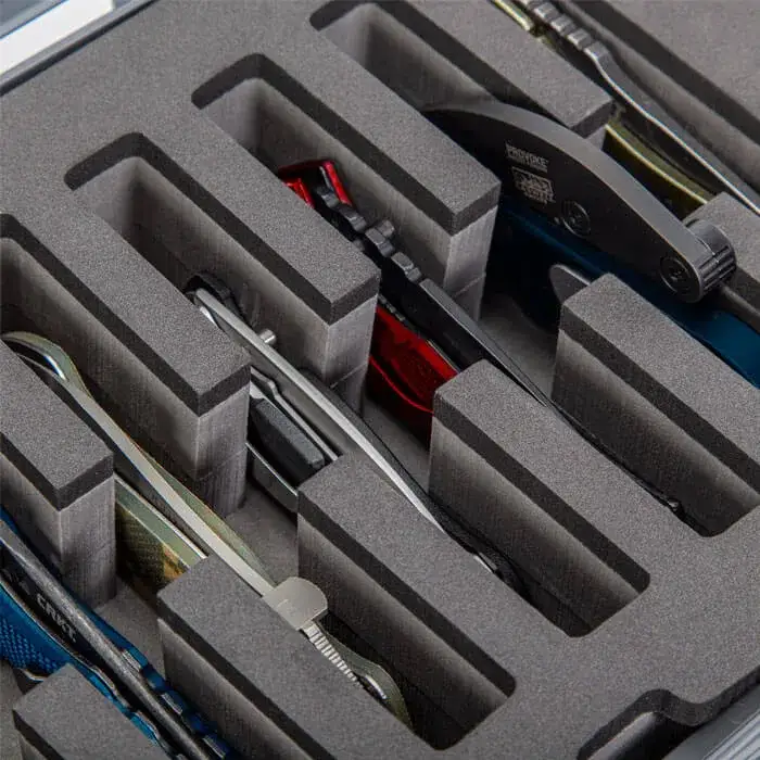 The JunZhiJia 909 8-Knife Case has two reinforced metal eyelets which accommodate TSA-accepted case locks for additional security. Compatible with Spyderco, Kershaw, Benchmade, Cold Steel, Zero Tolerance, CRKT, Buck, Gerber, SOG and many other knife brands.
