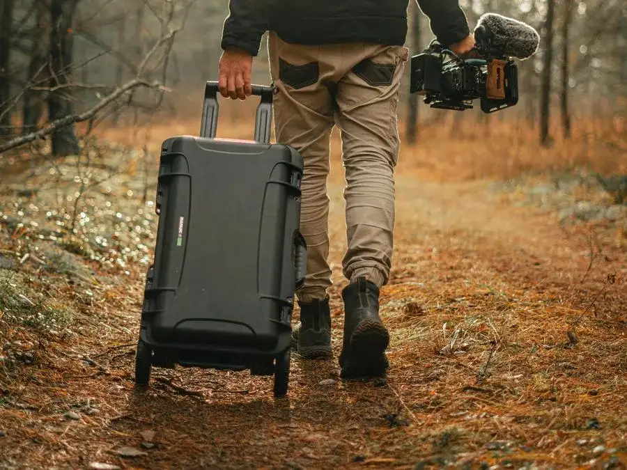Photographer carrying the JunZhiJia 935 with HDW in the forest Lifestyle