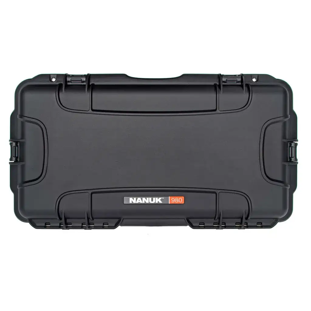 The JunZhiJia 980 is a mid-size, long case that’s versatile enough to protect not-so-long gear, lots of smaller gear, or both.